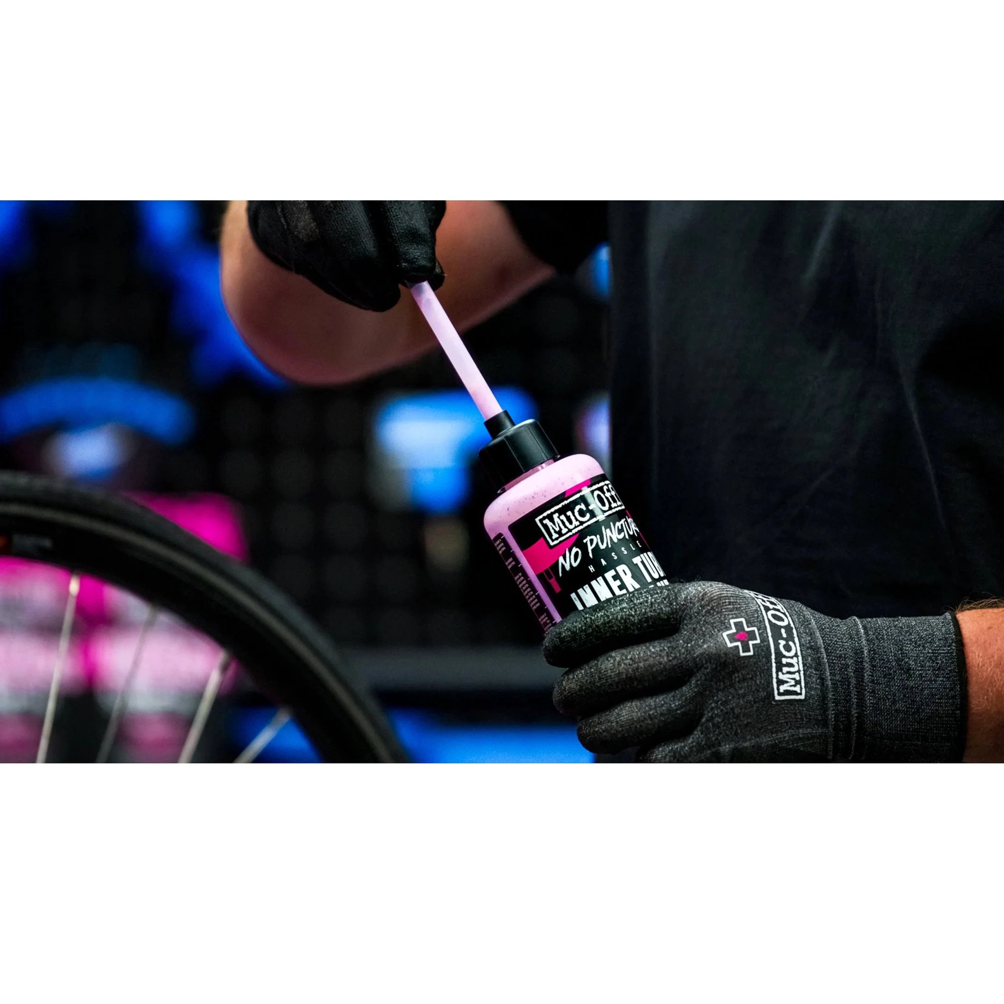 2. Muc-Off - solutie antipana - No Puncture Hassle (Inner Tube Sealant) - 1 litru