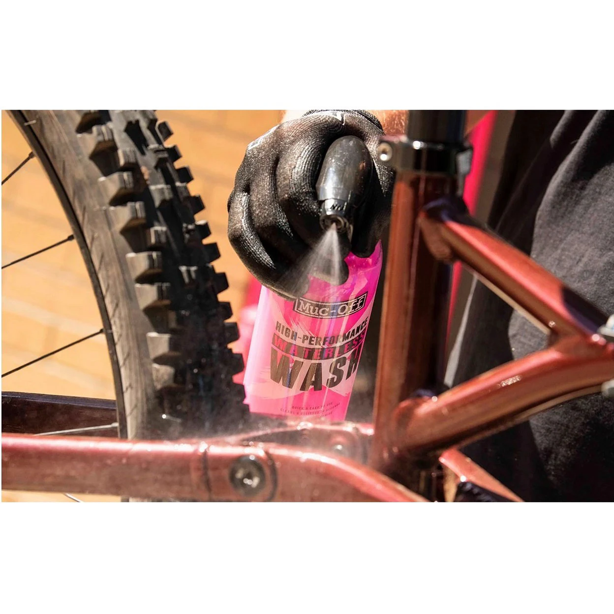 3. Muc-Off - solutie curatare bicicleta High Performance Waterless Wash - 5 litri