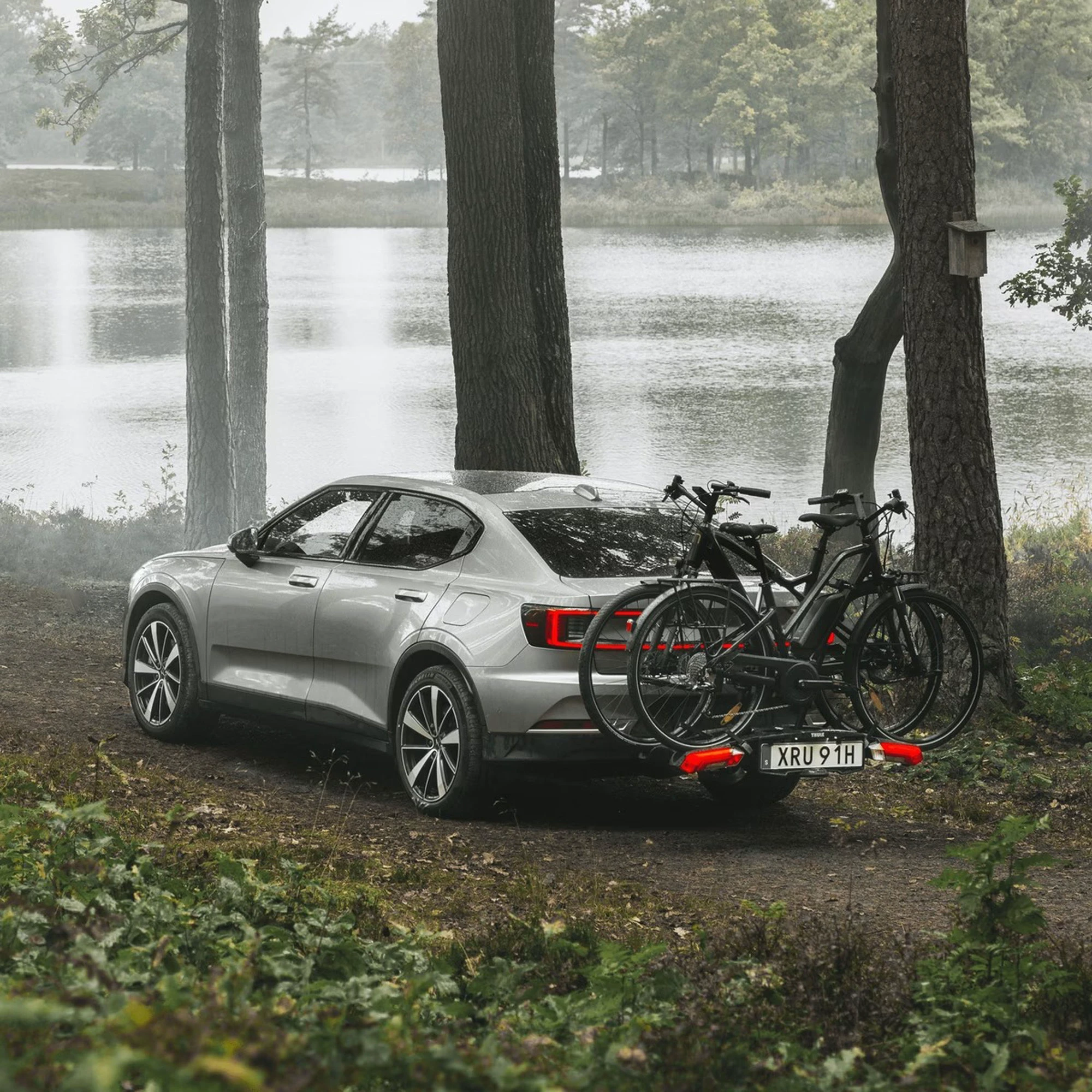 6. Thule Epos 3B - suport pentru 3 biciclete electrice cu montare pe carlig