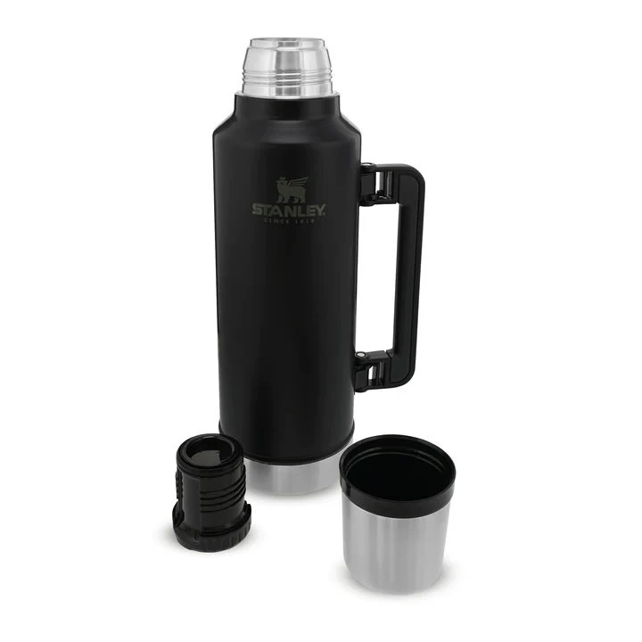 5. Stanley - termos clasic cu maner The Legendary Classic Bottle - negru mat piatra - 1.9 Litri