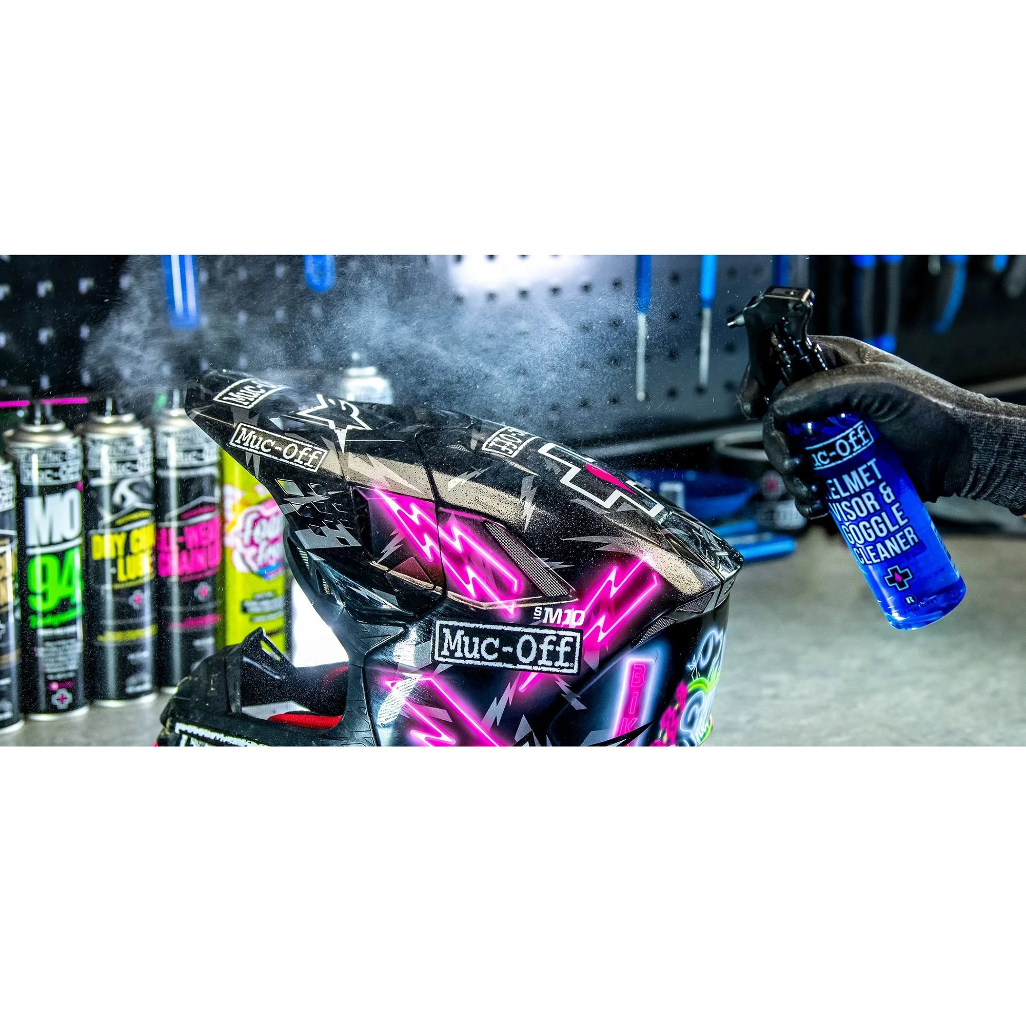 2. Muc-Off - solutie curatare echipament bicicleta Helmet Visor & Goggle Cleaner - 250ml