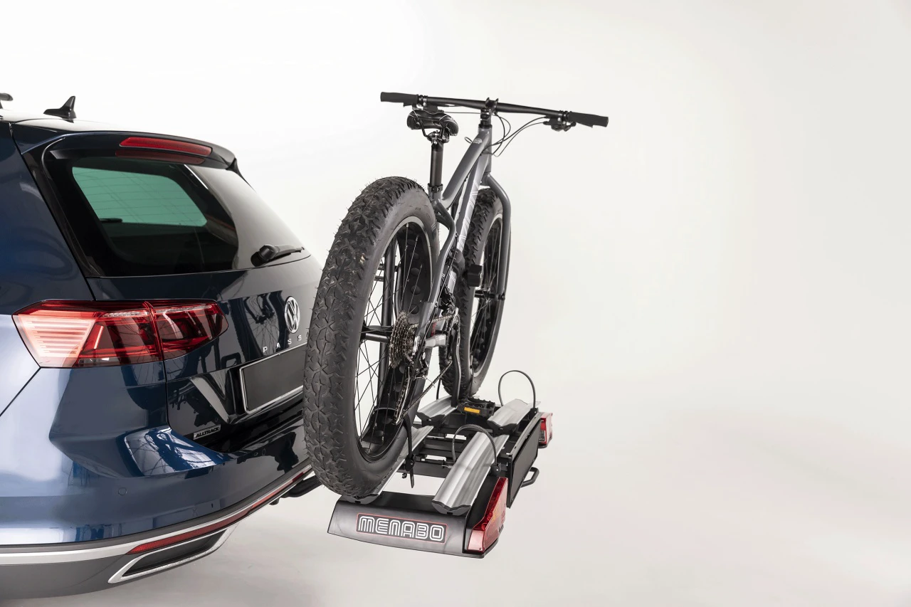 7. Suport biciclete Menabo Antares pentru 2 biciclete cu prindere pe carligul de remorcare, pliabil