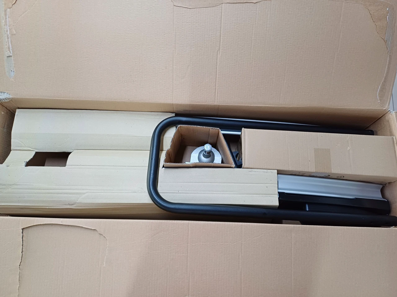 2. Suport biciclete Menabo Merak Eco pentru 2 biciclete cu prindere pe carligul de remorcare