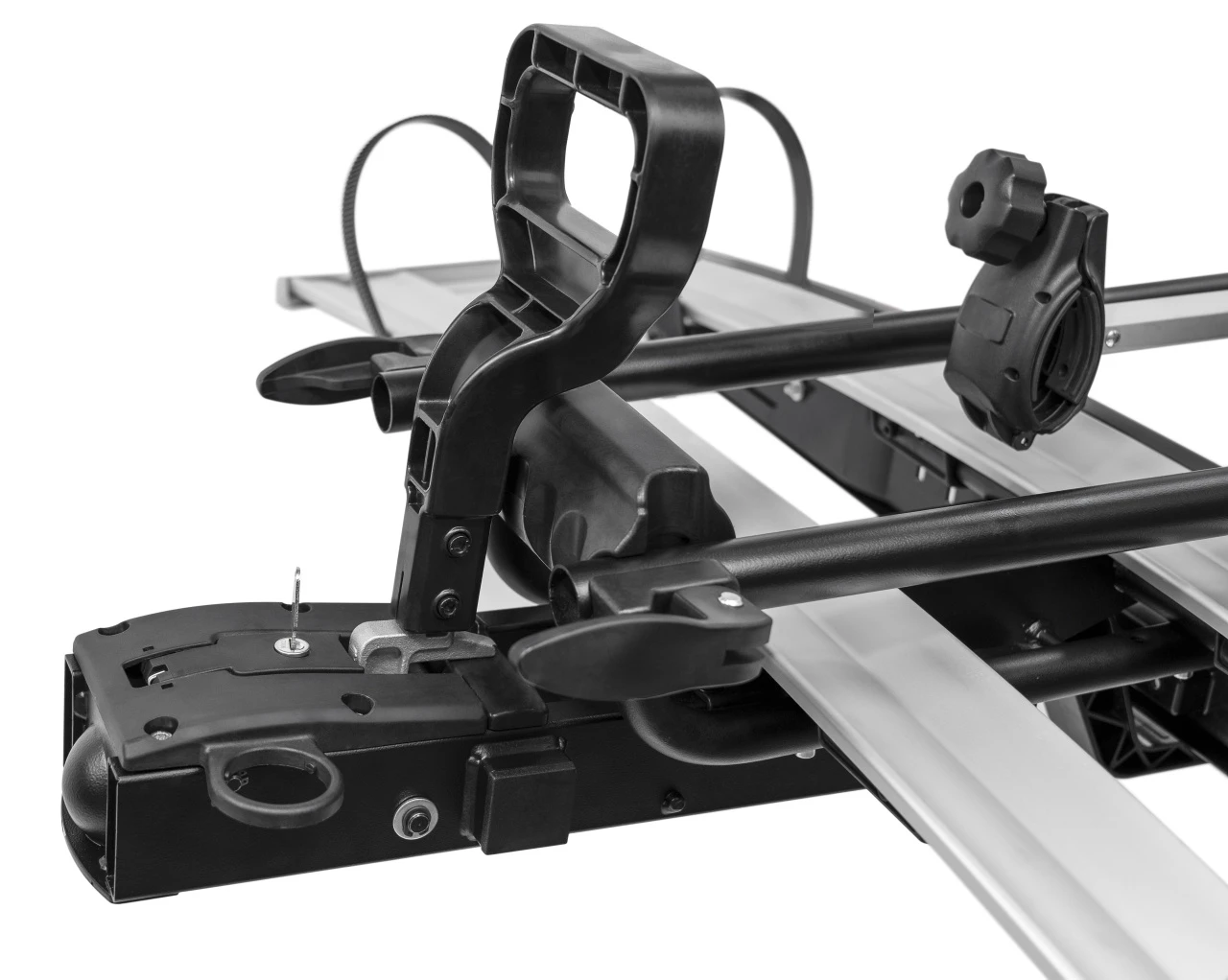 6. Suport biciclete Menabo Alcor 3 pentru 3 biciclete cu prindere pe carligul de remorcare