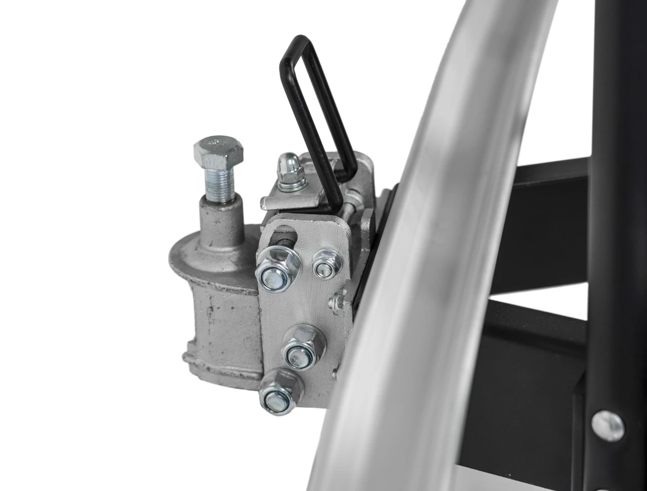 6. Suport biciclete Menabo Merak Tilting pentru 2 biciclete cu prindere pe carligul de remorcare