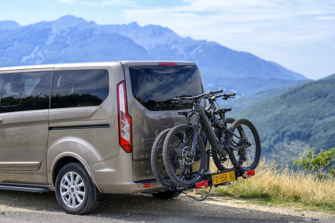 9. Suport biciclete Menabo Orbit 2 pentru 2 biciclete cu prindere pe carligul de remorcare, pliabil