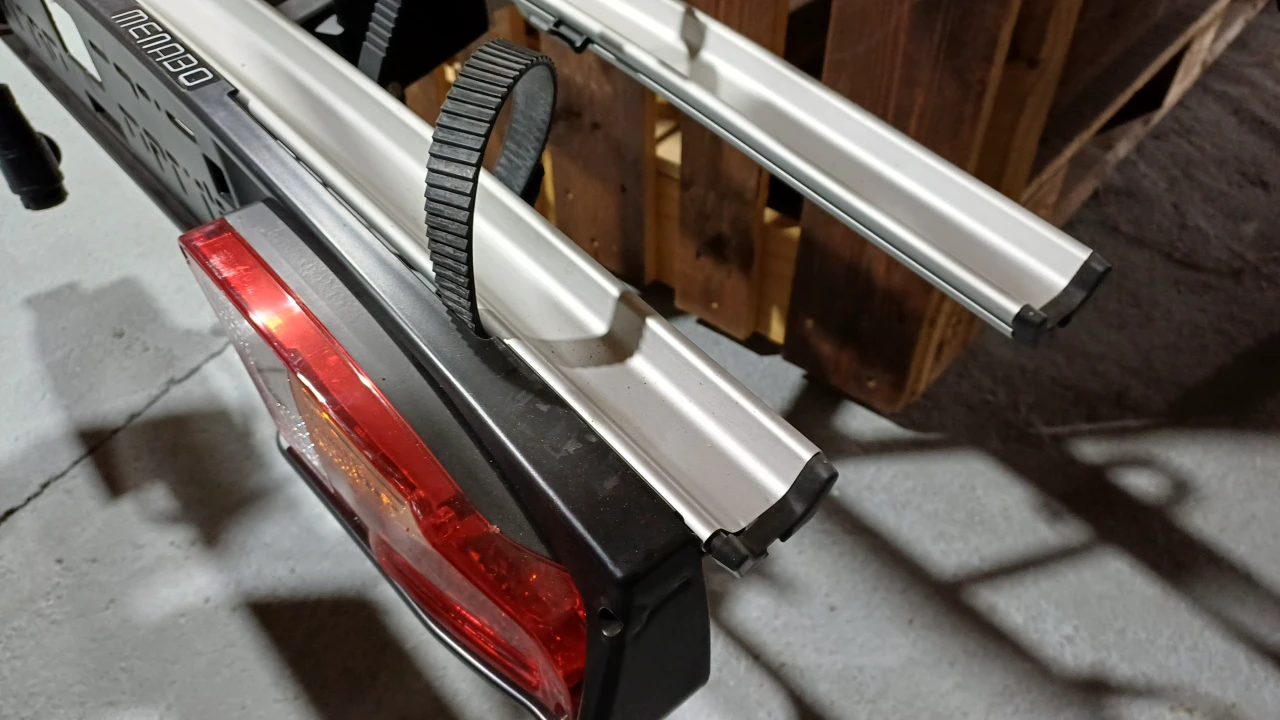 3. Suport biciclete Menabo Merak Tilting pentru 2 biciclete cu prindere pe carligul de remorcare