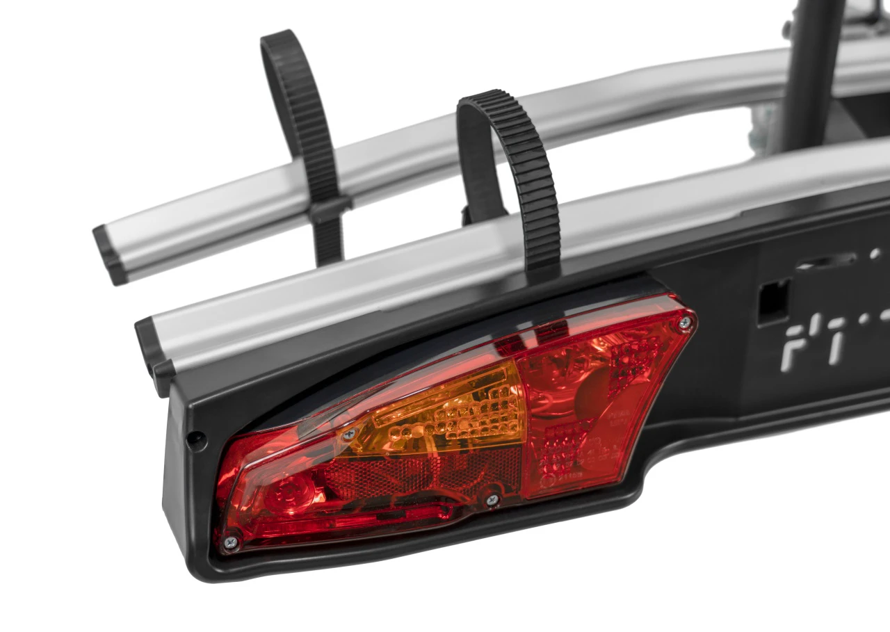 3. Suport biciclete Menabo Merak Tilting pentru 2 biciclete cu prindere pe carligul de remorcare