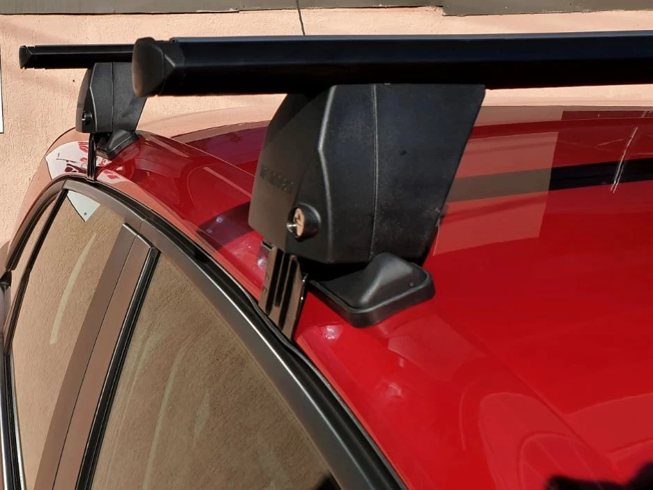 7. Bare transversale Menabo Delta Black pentru Toyota Yaris (XP9), 5 usi, model 2005-2011