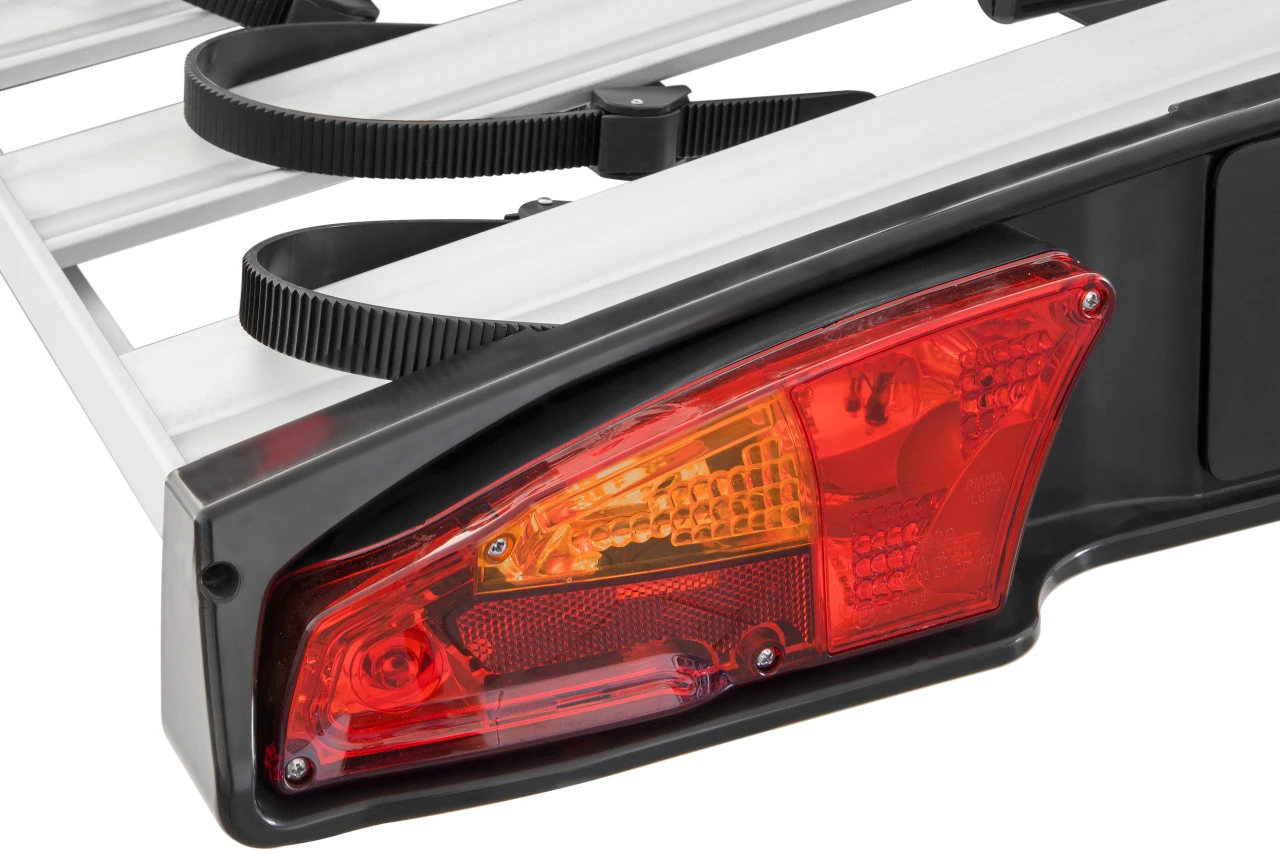 4. Suport biciclete Menabo Alcor 2 pentru 2 biciclete cu prindere pe carligul de remorcare