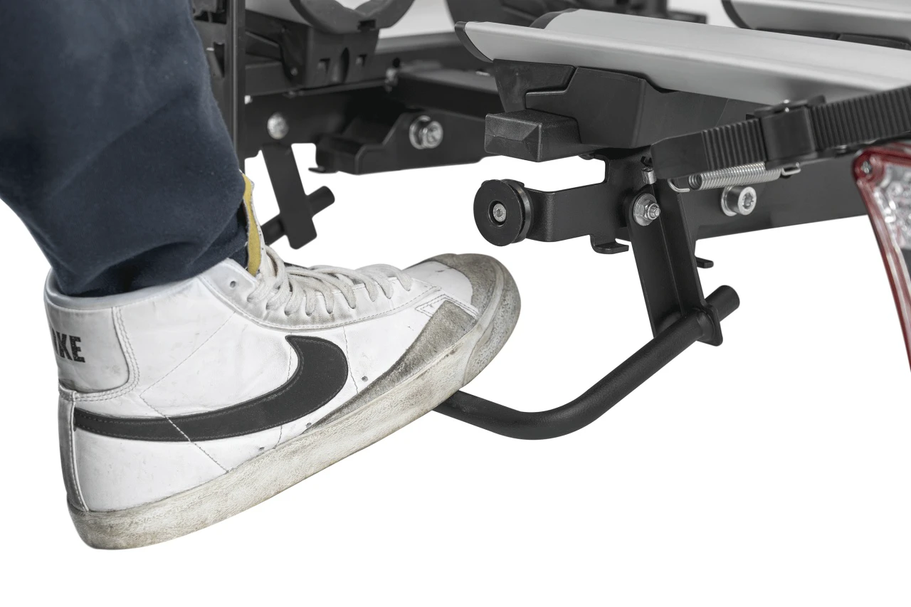 10. Suport biciclete Menabo Antares pentru 2 biciclete cu prindere pe carligul de remorcare, pliabil