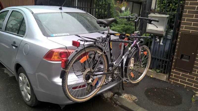 6. Suport biciclete Menabo Biki pentru 3 biciclete cu prindere pe haion/portbagaj