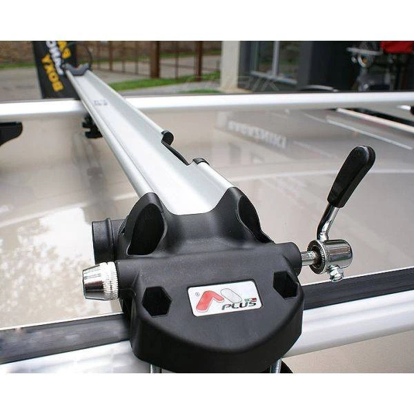 3. Suport bicicleta Menabo Bike Pro cu prindere pe bare transversale de furca