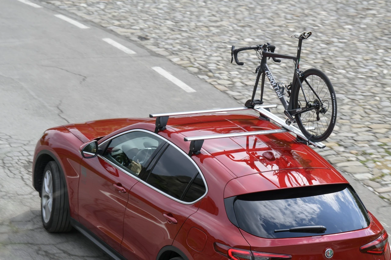 4. Suport bicicleta Menabo Pro Tour cu prindere pe bare transversale de furca