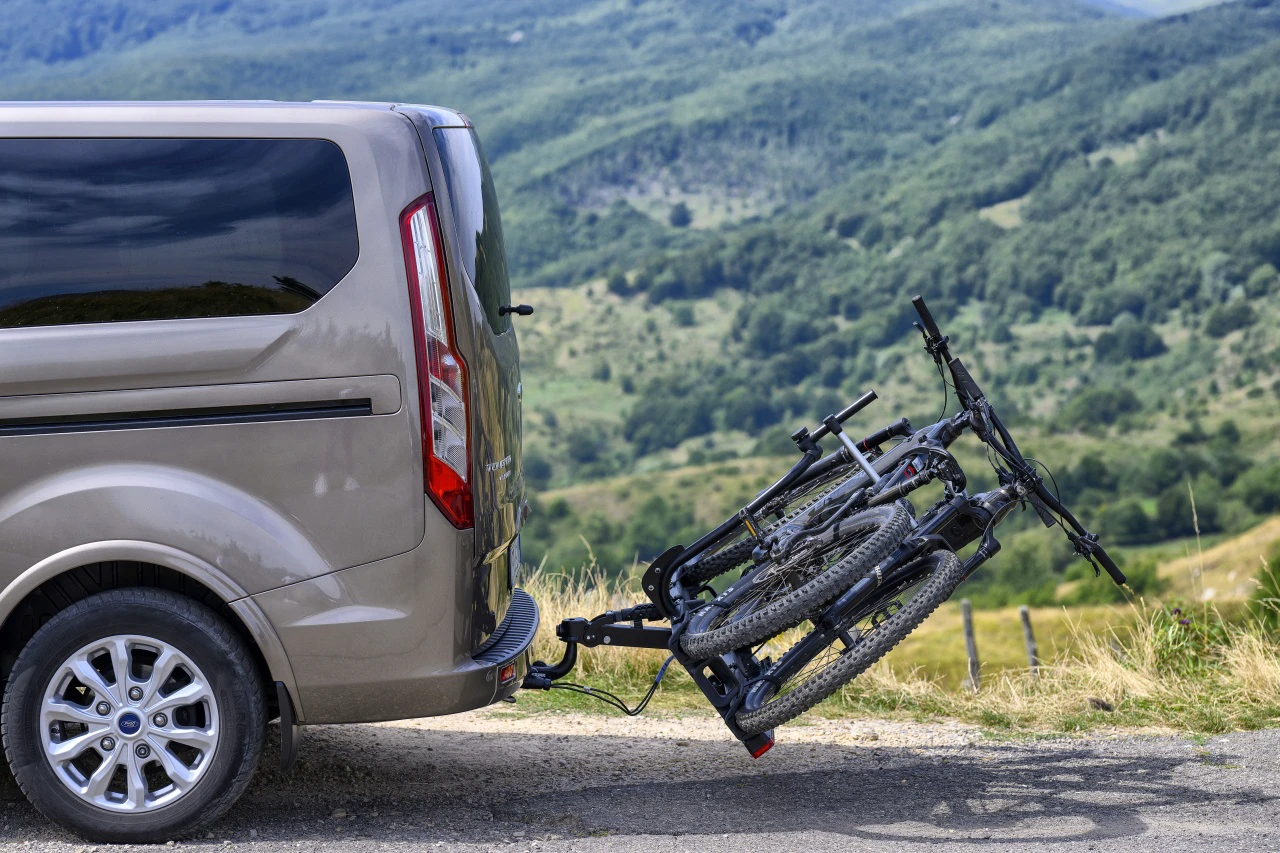 10. Suport biciclete Menabo Orbit 2 pentru 2 biciclete cu prindere pe carligul de remorcare, pliabil