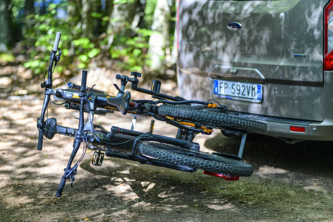 7. Suport biciclete Menabo Orbit 2 pentru 2 biciclete cu prindere pe carligul de remorcare, pliabil