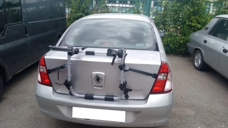 9. Suport biciclete Menabo Biki pentru 3 biciclete cu prindere pe haion/portbagaj