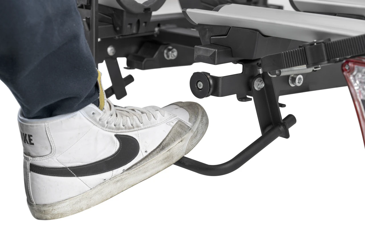5. Suport biciclete Menabo Antares Plus pentru 3 biciclete cu prindere pe carligul de remorcare, pliabil
