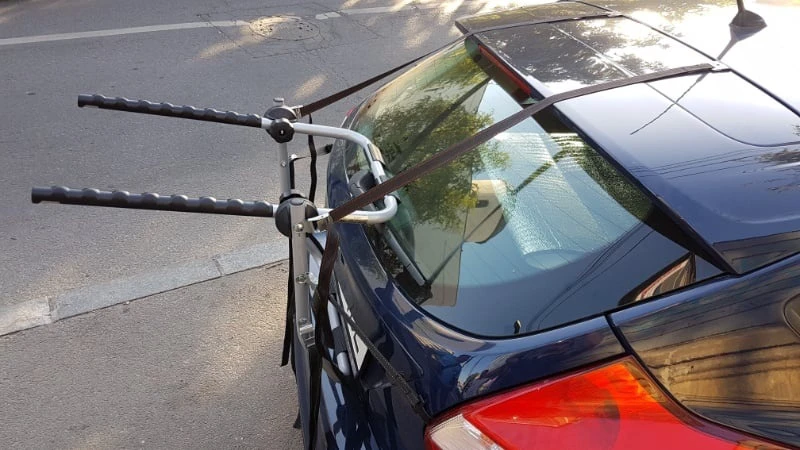 10. Suport biciclete Menabo Biki pentru 3 biciclete cu prindere pe haion/portbagaj