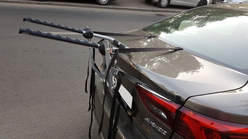 11. Suport biciclete Menabo Biki pentru 3 biciclete cu prindere pe haion/portbagaj