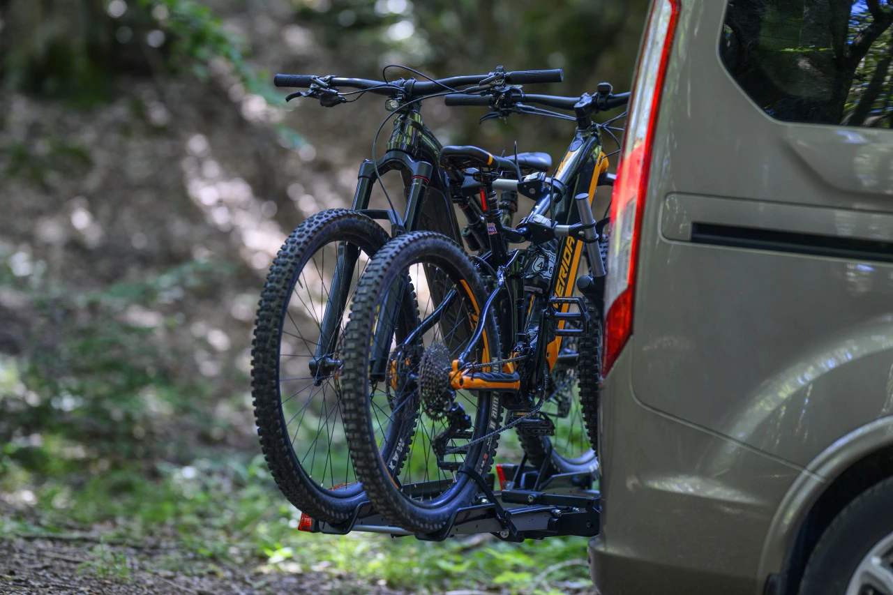8. Suport biciclete Menabo Orbit 2 pentru 2 biciclete cu prindere pe carligul de remorcare, pliabil
