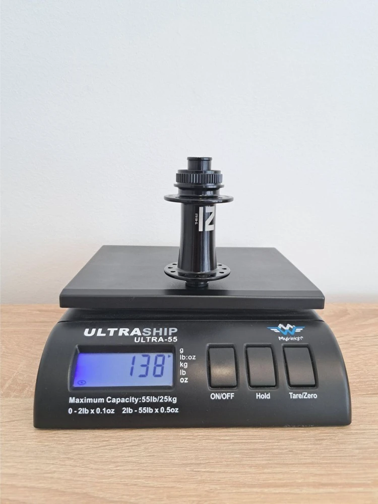 3. Butuc Fata NOVATEC D791SB-12- CL Negru 24H 12x100 mm CenterLock