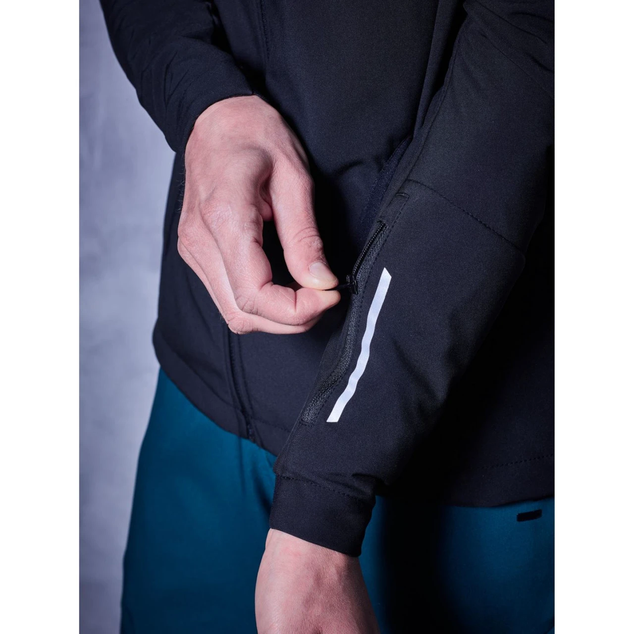 4. Jacheta SQUARE Multifunctional Active Black