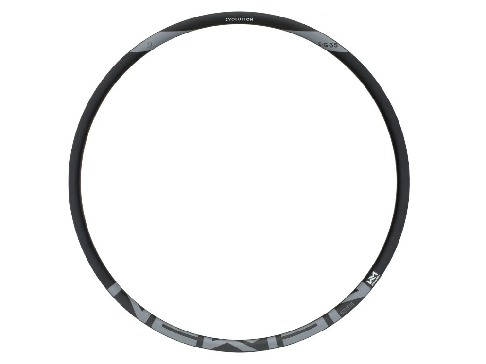 1. JANTA NEWMEN EVOLUTION E.G.35 BLACK/GREY 28H - 27.5inch