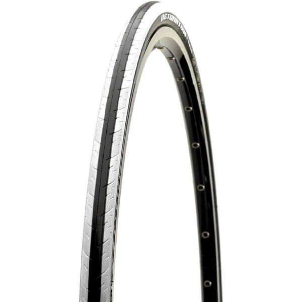 1. Anvelopa Maxxis Detonator 700x25C black white 27TPI 1ply