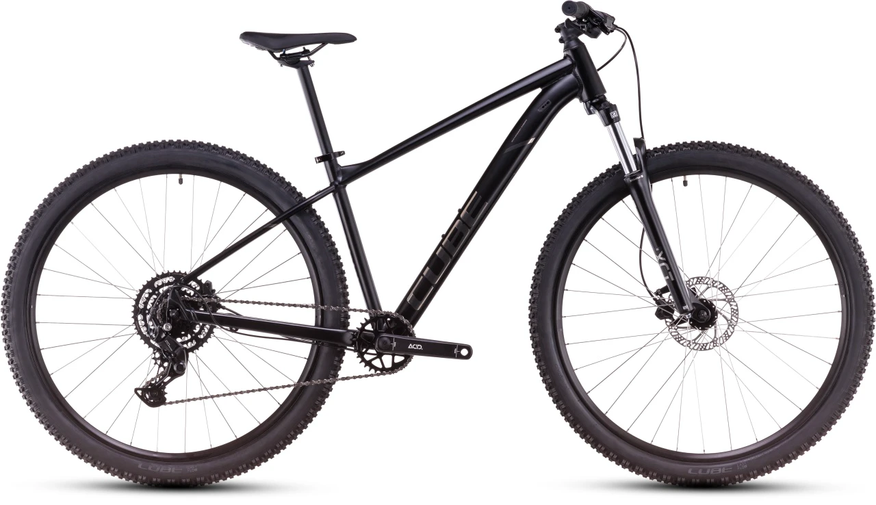 1. Bicicleta MTB Hardtail CUBE Aim Pro black´n´slateblack