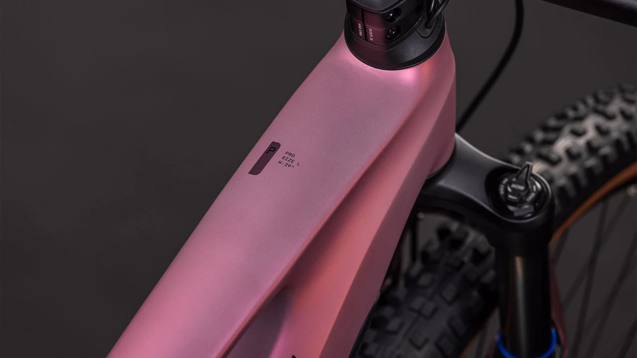 11. BICICLETA ELECTRICA CUBE STEREO HYBRID ONE44 PRO 800 SHIFTBLUSH RAISIN