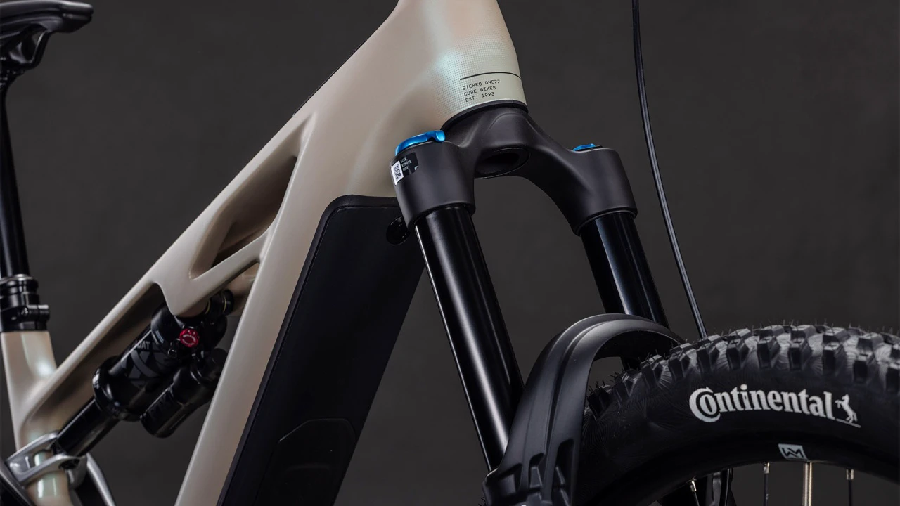 9. BICICLETA ELECTRICA CUBE STEREO HYBRID ONE77 HPC SLX 800 GLINTSAND BLACK