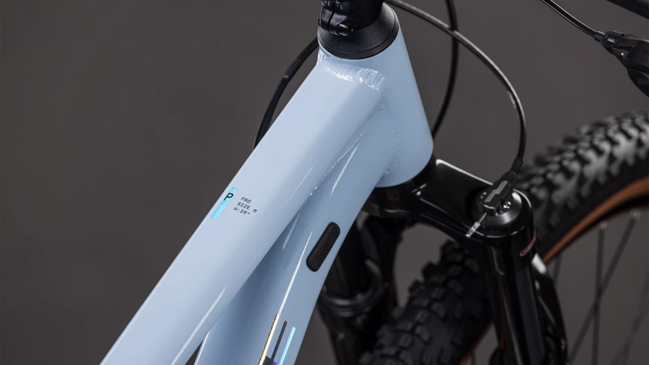 7. BICICLETA MTB Hardtail CUBE ATTENTION PRO ICEBLUE PRISM