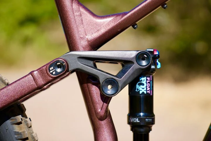 2. BICICLETA FULL SUSPENTION MARIN ALPINE TRAIL 29" BROWN BLUE