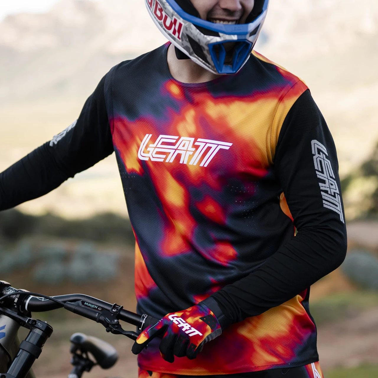 3. Tricou Leatt MTB Gravity 8.0 Heatmap Red XL