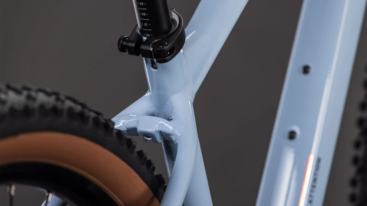 11. BICICLETA MTB Hardtail CUBE ATTENTION PRO ICEBLUE PRISM
