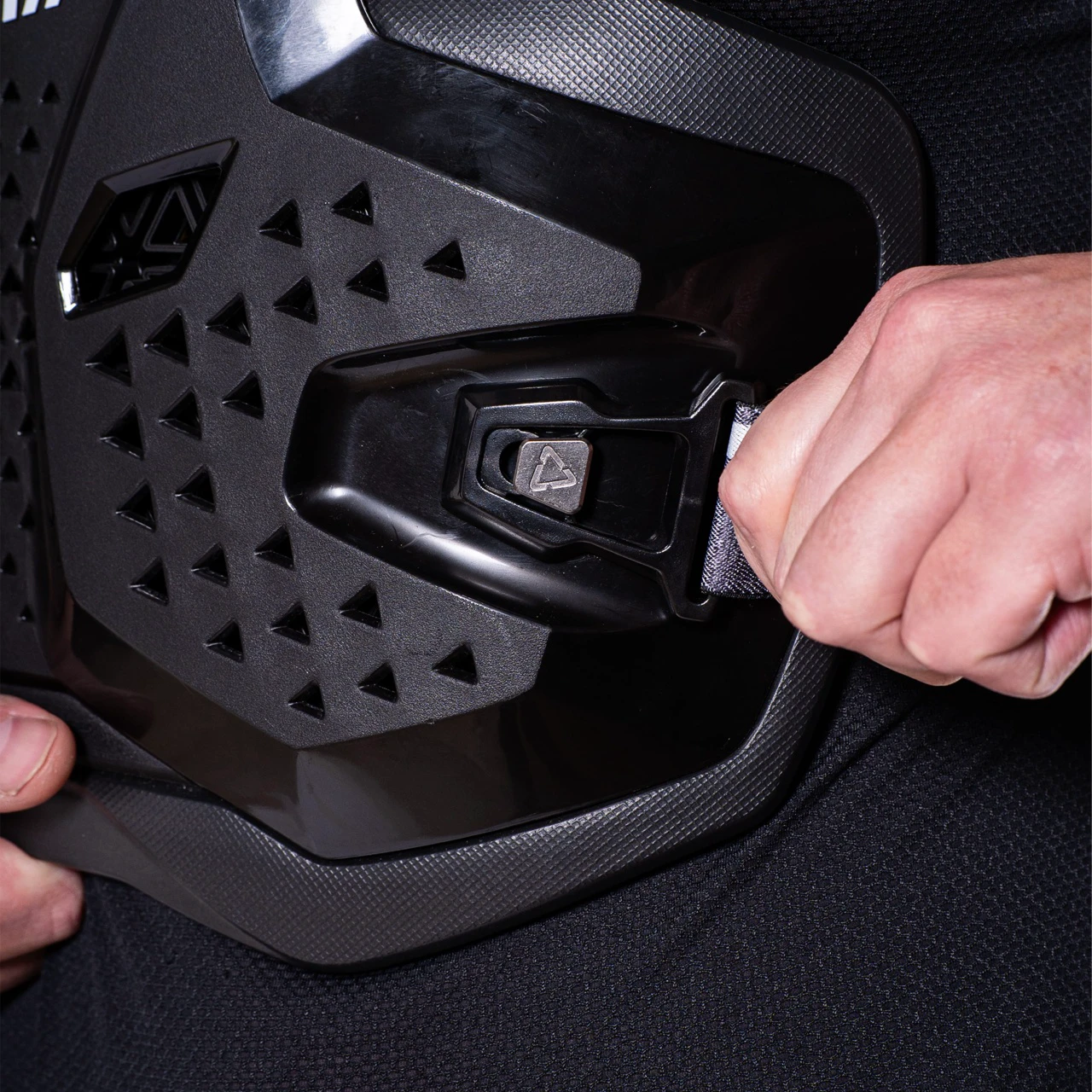 3. Protectie piept Leatt Chest Protector 3.5 Black S-XL