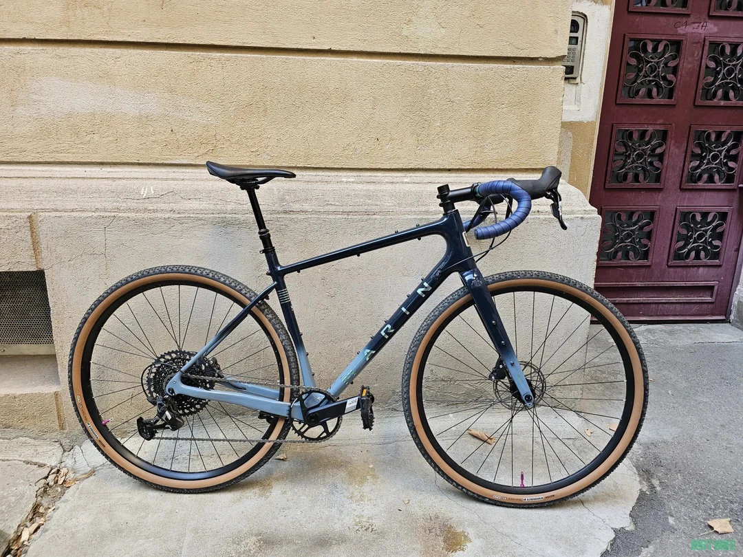 1. BICICLETA GRAVEL MARIN Headlands 2