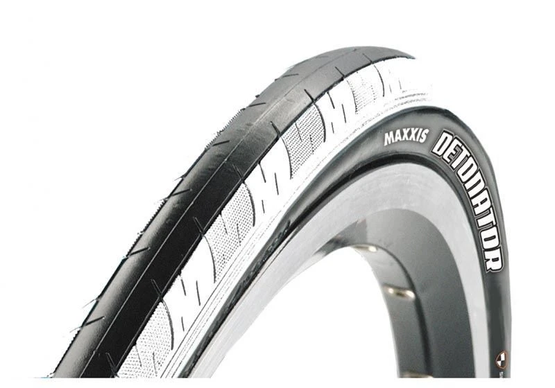 1. Anvelopa Maxxis Detonator 700x32C black- white