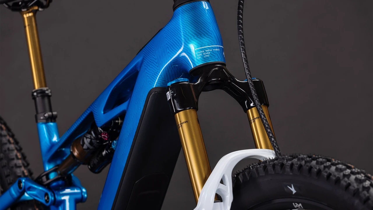 9. BICICLETA ELECTRICA CUBE STEREO HYBRID ONE44 HPC AT 800 ACTIONTEAM