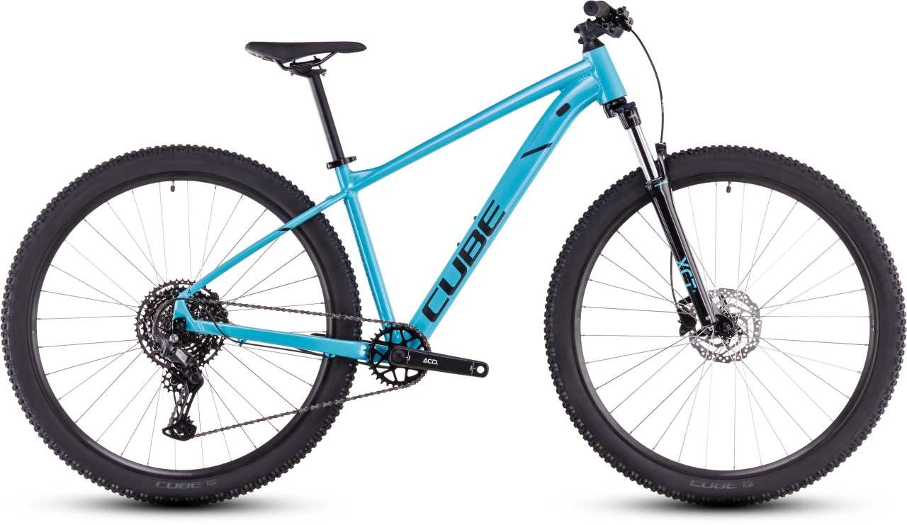 1. Bicicleta MTB Hardtail CUBE Aim Race swimmingpool´n´black