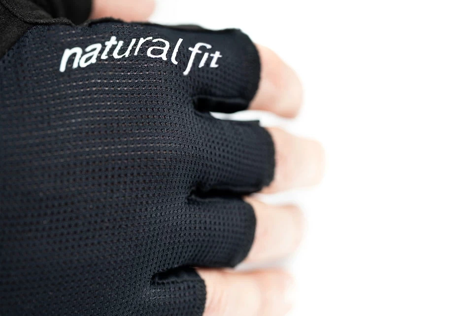 4. Manusi CUBE Short Finger X Natural Fit Black