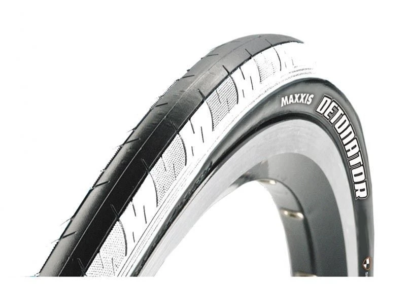 1. ANVELOPA MAXXIS DETONATOR 700 X 28C BLACK WHITE 60 TPI