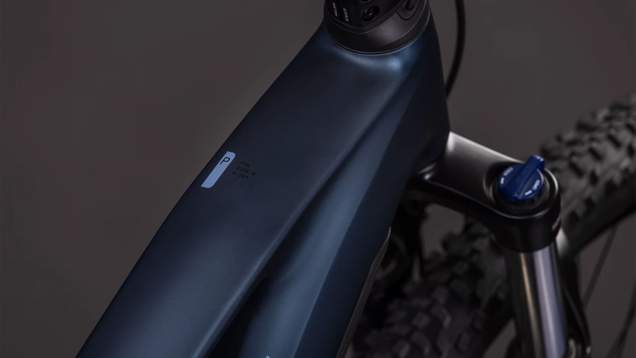 9. BICICLETA ELECTRICA CUBE REACTION HYBRID PERFORMANCE 600 INDIGOBLUE REFLEX