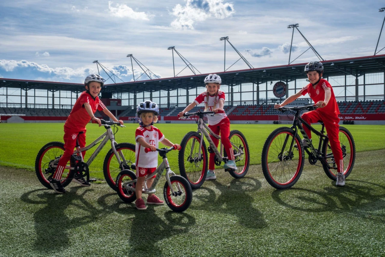 3. BICICLETA PENTRU COPII SCOTT CONTRAIL 400 PERSONALIZATA FC BAYERN MUNCHEN