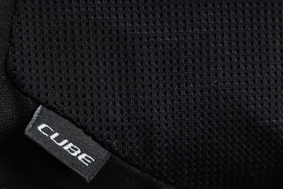 3. Manusi CUBE Short Finger X Natural Fit Black