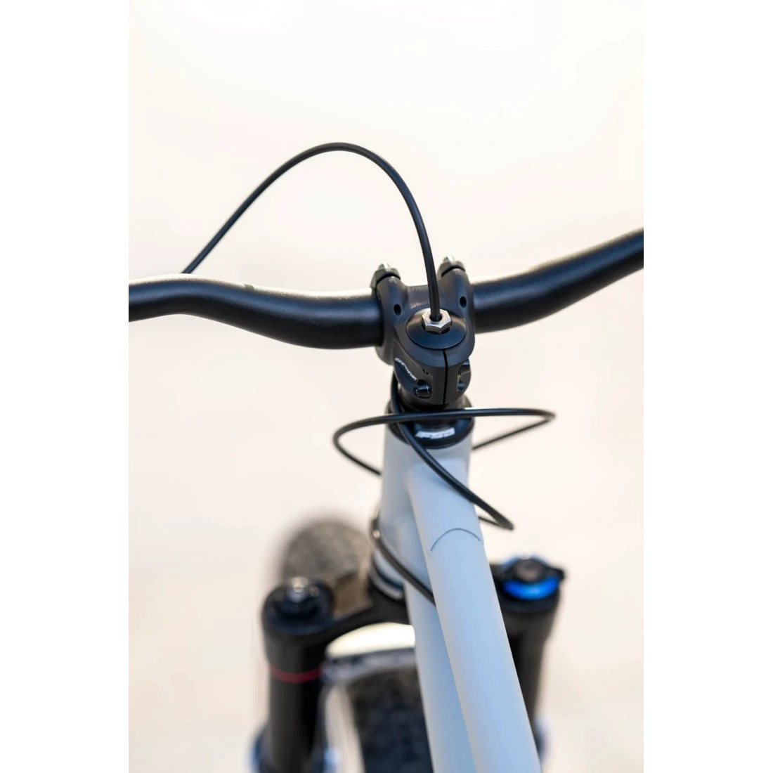 6. Bicicleta Rock Machine Riff 70s 26 Matte Grey