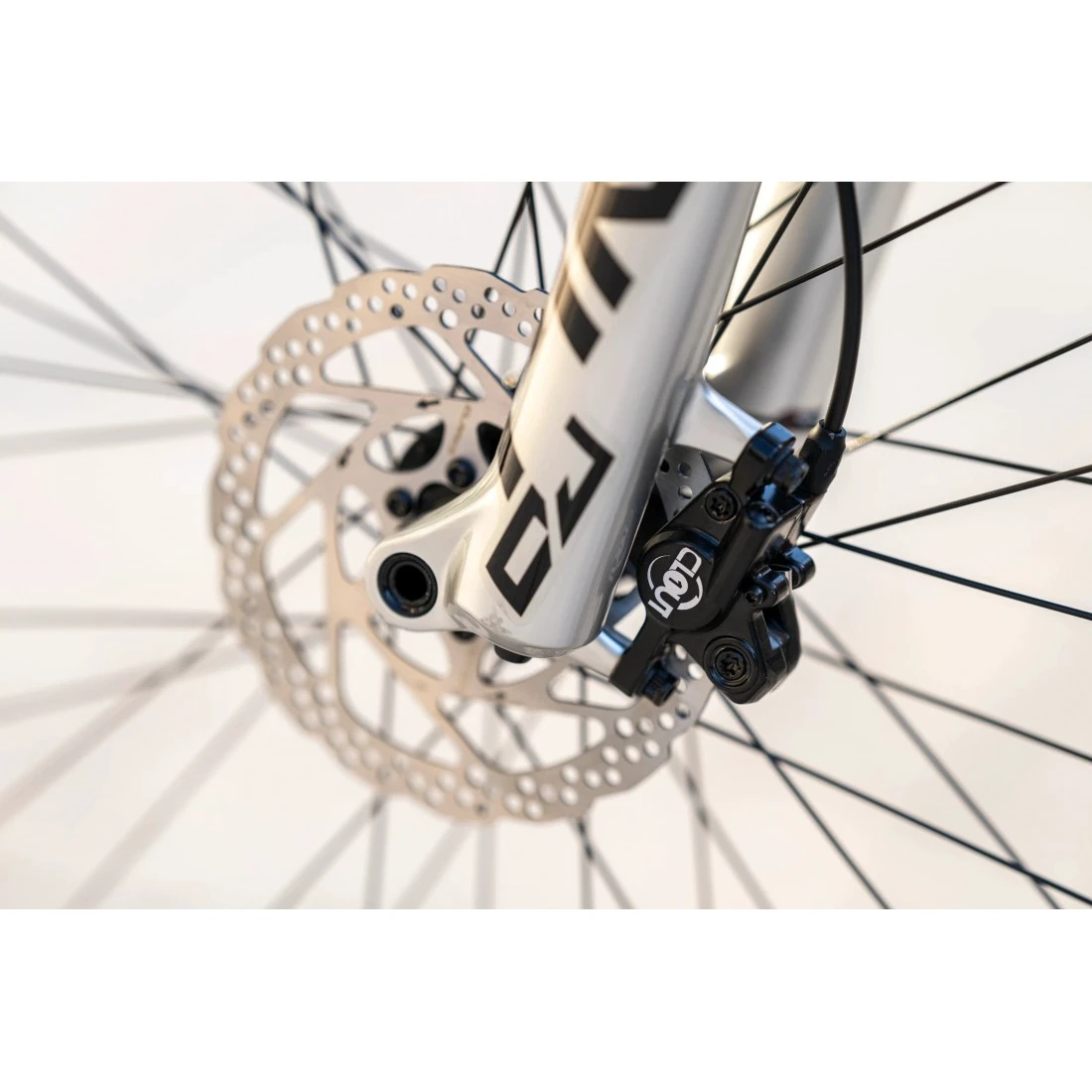 9. Bicicleta Rock Machine Riff 70s 26 Matte Grey