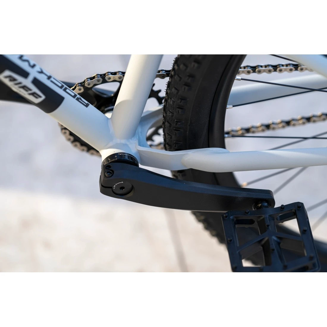 7. Bicicleta Rock Machine Riff 70s 26 Matte Grey