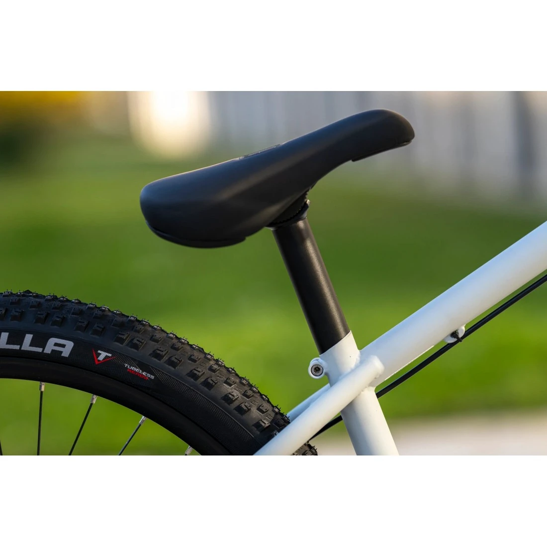 5. Bicicleta Rock Machine Riff 70s 26 Matte Grey